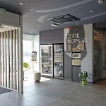 瑟堡拉格拉斯里宜必思快捷酒店 2*