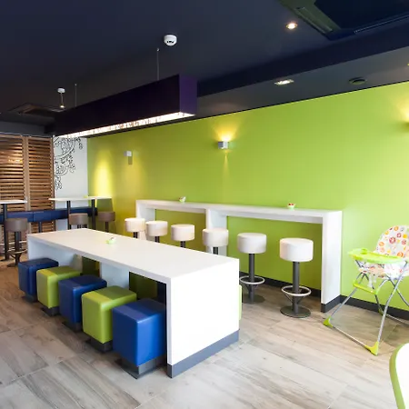 Ibis Budget - La Glacerie Hotell