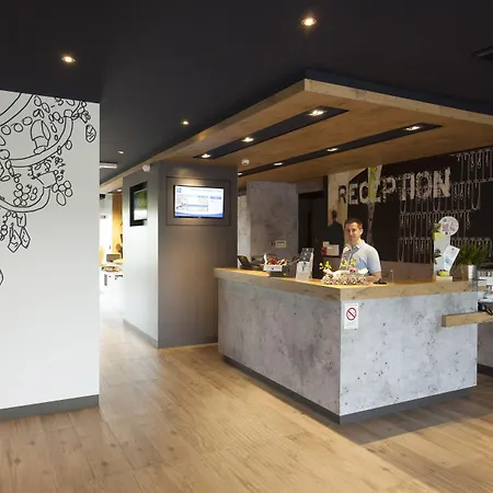 瑟堡拉格拉斯里宜必思快捷酒店